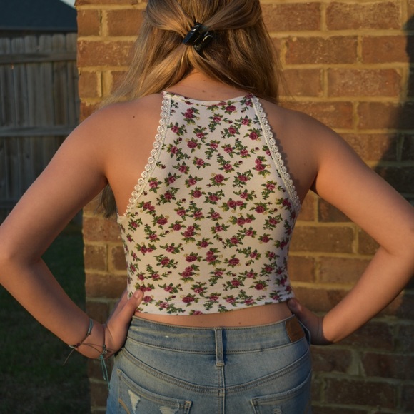 Rose Floral Printed Lace Detail Crop Top - Picture 4 of 4